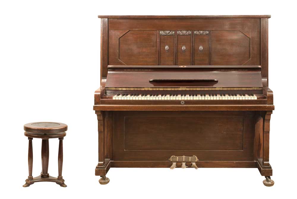 picture of upright piano